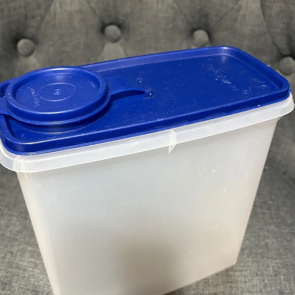 TUPPERWARE  Clear Food Storage Blue Lift Top Lid #471-11 & Container #459-14